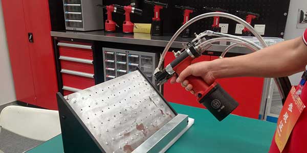 淺談自動(dòng)鉚釘槍可以給您帶來多少價(jià)值