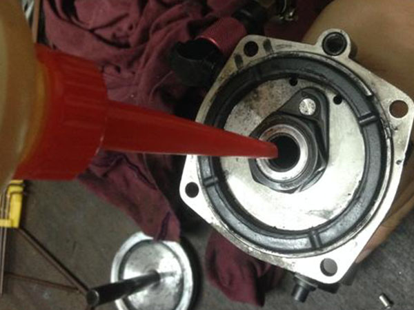 氣動(dòng)鉚釘槍加油