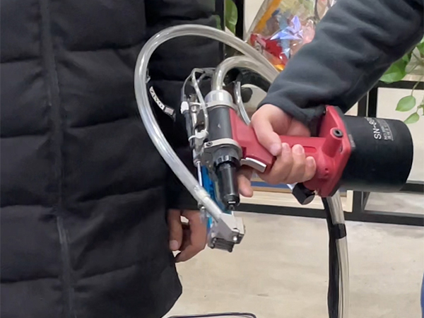 礪星工業(yè)采購速耐伺服自動拉釘機(jī)