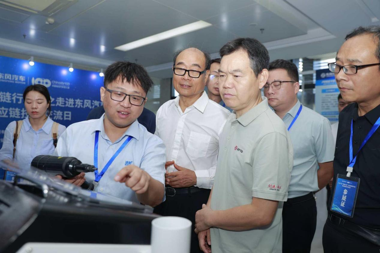 技術(shù)總監(jiān)介紹伺服拉鉚槍