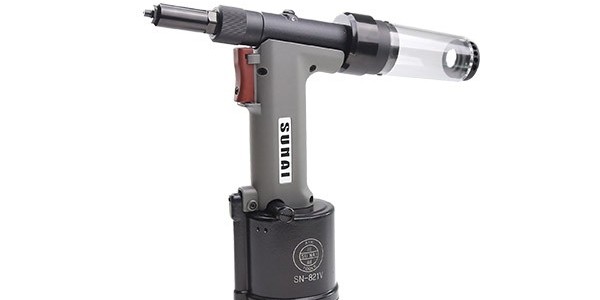 加工改造人字梯，牢固可靠，抽芯鉚釘及鉚釘槍板材之間鉚接